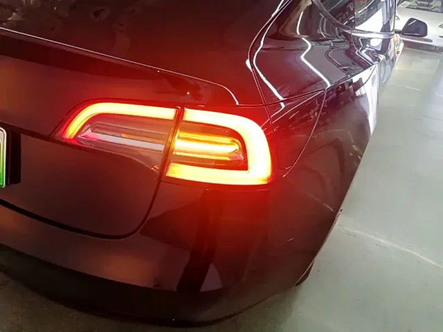 Tesla Model 3 — Фото автомобиля 7