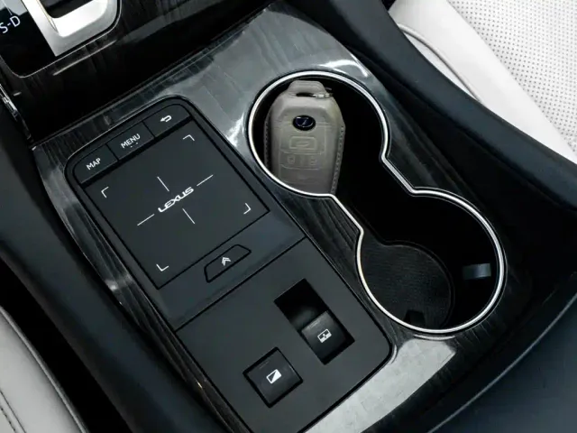 Lexus LM — Фото автомобиля 20