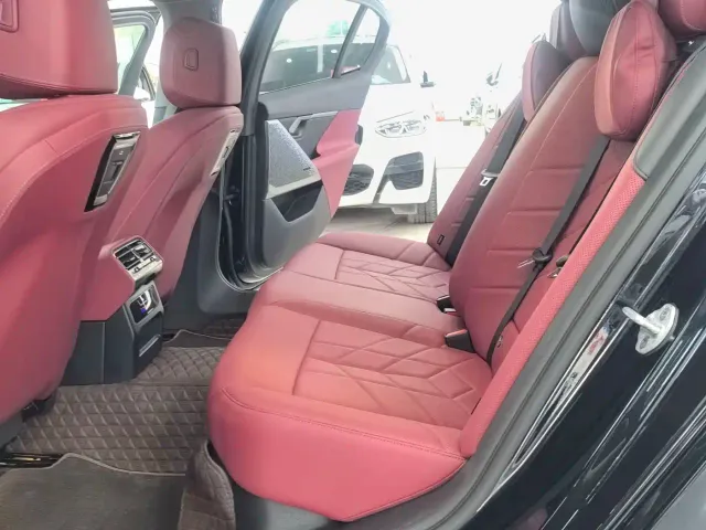 BMW 5 Series — Фото автомобиля 13