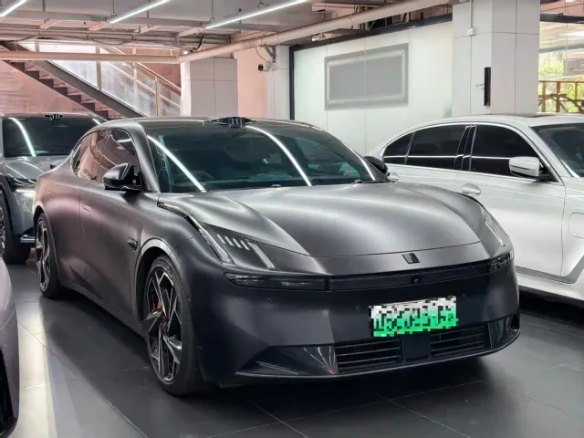 Lynk & Co Z10 — Фото автомобиля 8