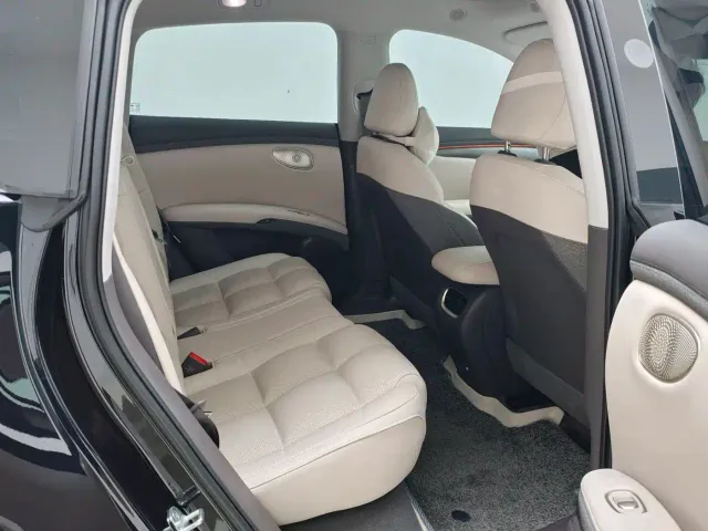 IM Motors LS6 — Фото автомобиля 13