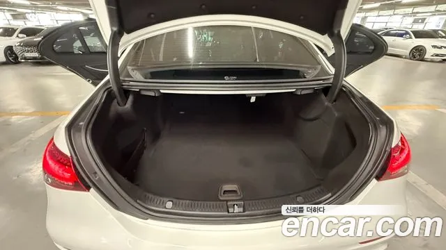 Mercedes-Benz E-Class — Фото автомобиля 14