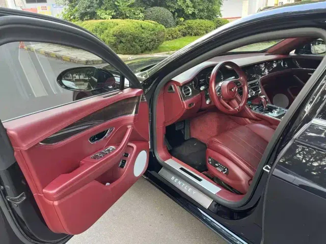 Bentley Flying Spur — Фото автомобиля 3