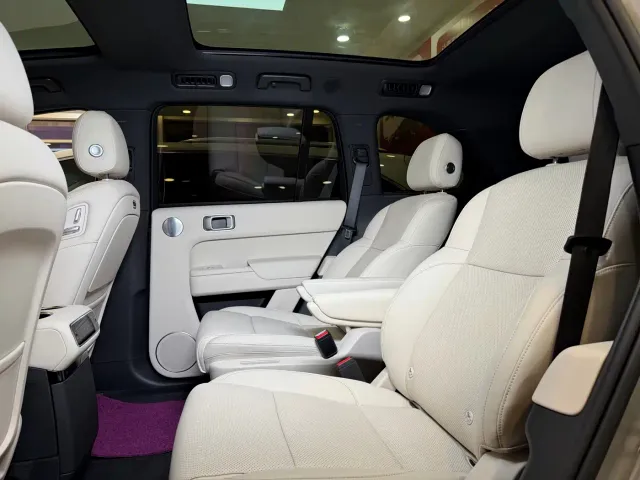Li Auto L8 — Фото автомобиля 11