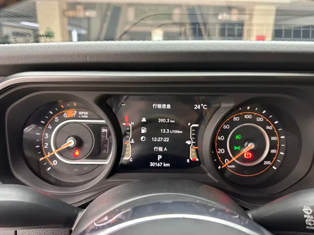 Jeep Wrangler — Фото автомобиля 17