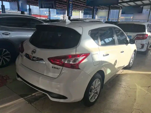 Nissan Tiida — Фото автомобиля 6