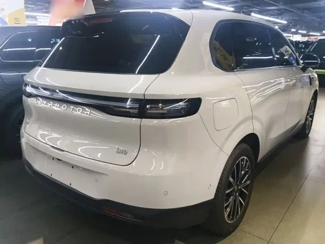 Leapmotor B10 — Фото автомобиля 6