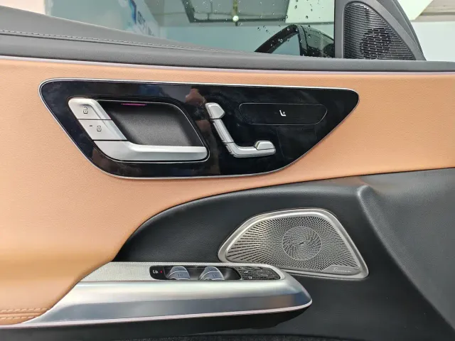 Mercedes-Benz E-Class — Фото автомобиля 17