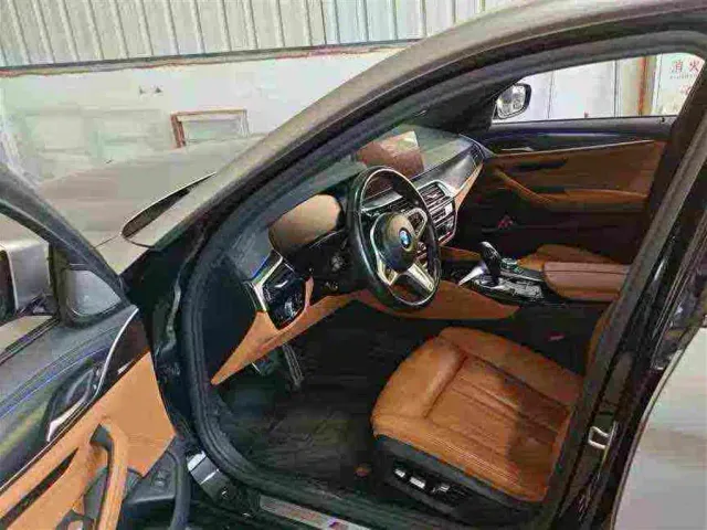 BMW 5 Series — Фото автомобиля 3