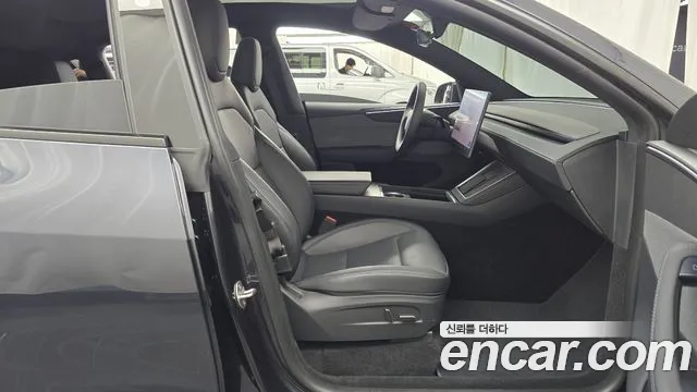 Tesla Model Y — Фото автомобиля 16