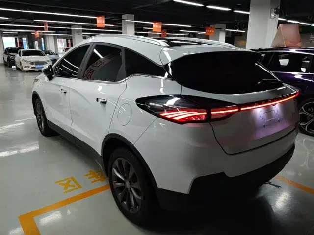 Geely Geometry M6 — Фото автомобиля 4