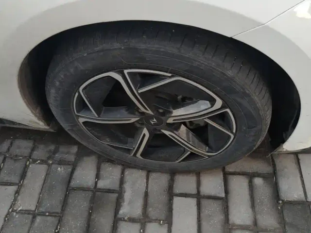 Dongfeng eπ 007 — Фото автомобиля 6