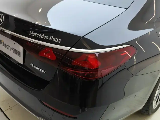 Mercedes-Benz E-Class — Фото автомобиля 11