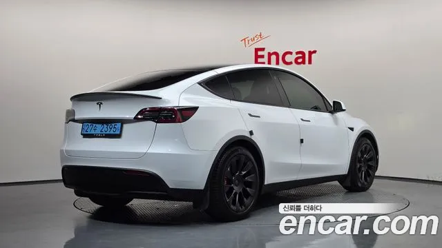 Tesla Model Y — Фото автомобиля 2