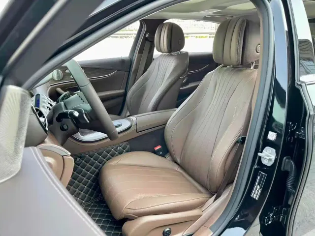Mercedes-Benz E-Class — Фото автомобиля 5