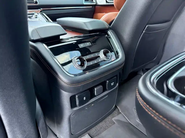 Lincoln Navigator — Фото автомобиля 22