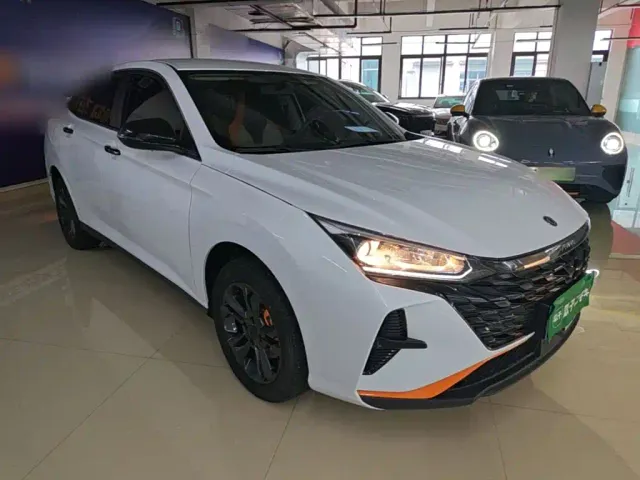 Dongfeng Yixuan — Фото автомобиля 3