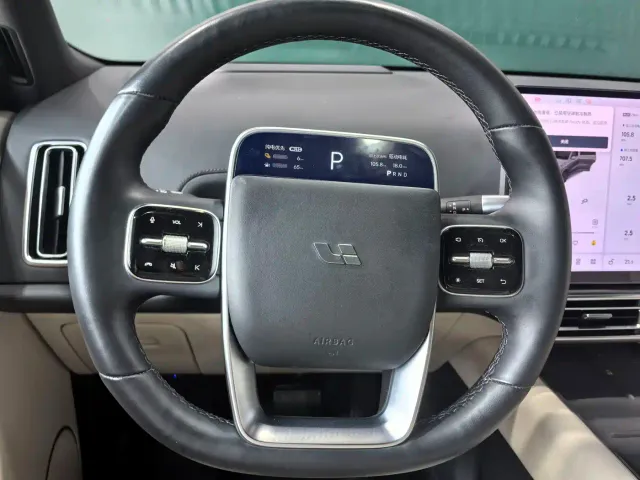 Li Auto L8 — Фото автомобиля 7