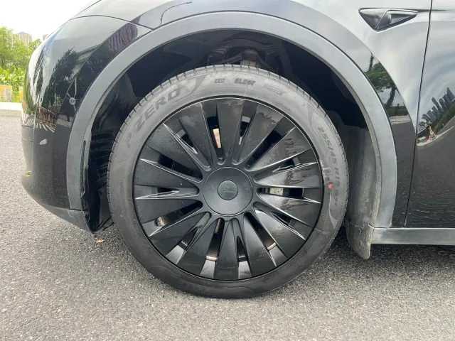 Tesla Model Y — Фото автомобиля 8