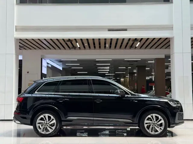 Audi Q7 — Фото автомобиля 4