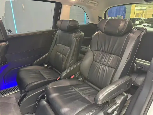 Honda Odyssey — Фото автомобиля 10
