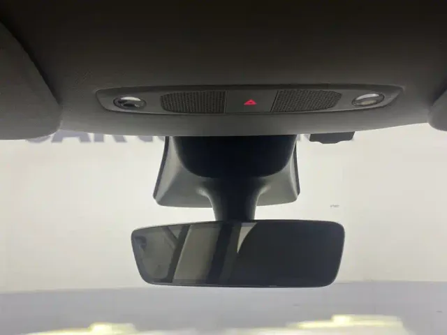 Tesla Model Y — Фото автомобиля 22