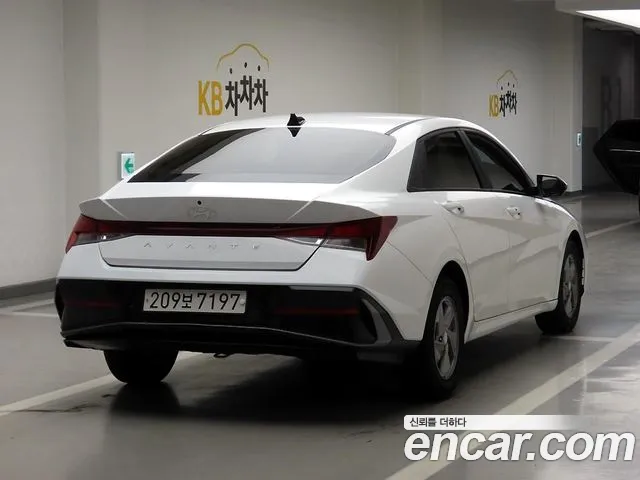 Hyundai Avante — Фото автомобиля 4