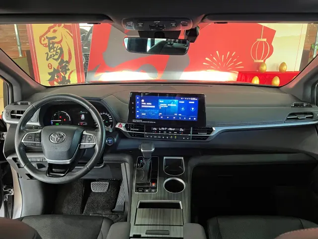 Toyota Sienna — Фото автомобиля 8