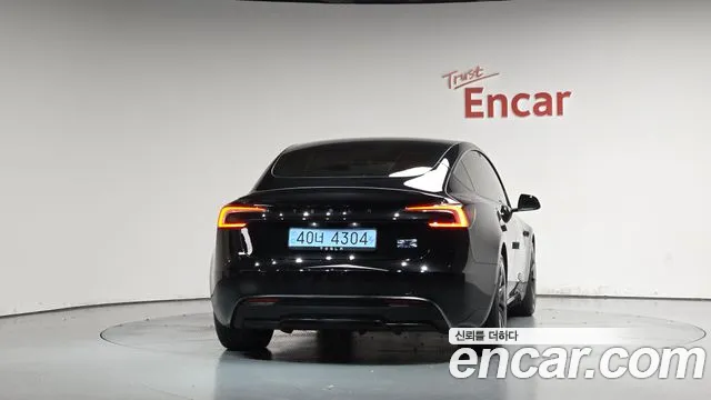 Tesla Model 3 — Фото автомобиля 4