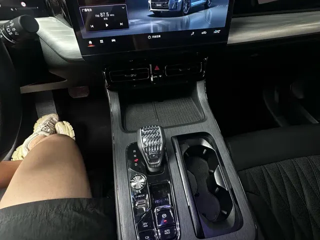GAC Trumpchi GS8 — Фото автомобиля 21