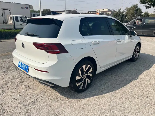 Volkswagen Golf — Фото автомобиля 4
