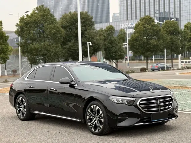 Mercedes-Benz E-Class — Фото автомобиля 3
