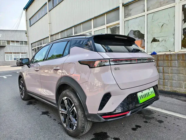 Lynk & Co 06 EM-P — Фото автомобиля 18