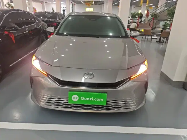 Toyota Camry — Фото автомобиля 2