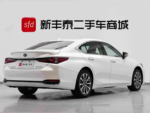 Lexus ES — Фото автомобиля 5