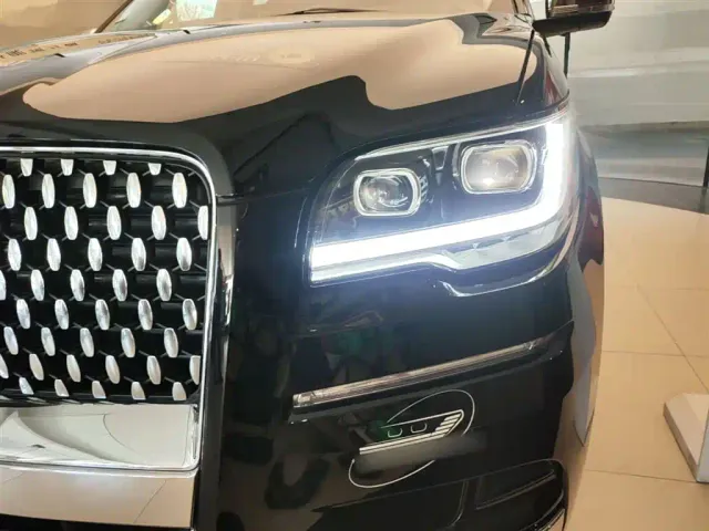 Lincoln Navigator — Фото автомобиля 23
