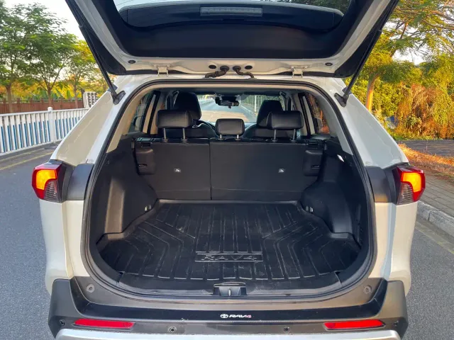 Toyota RAV4 — Фото автомобиля 18