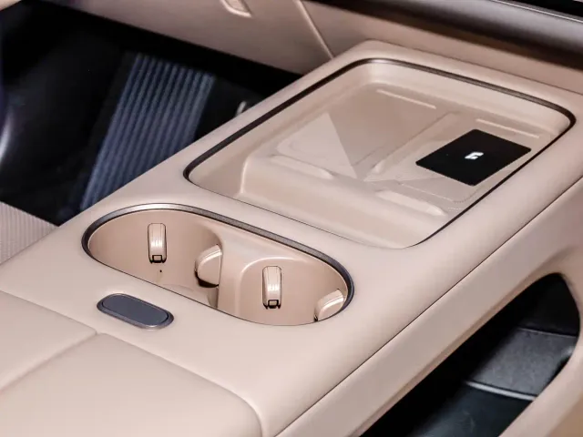 Li Auto i6 — Фото автомобиля 20
