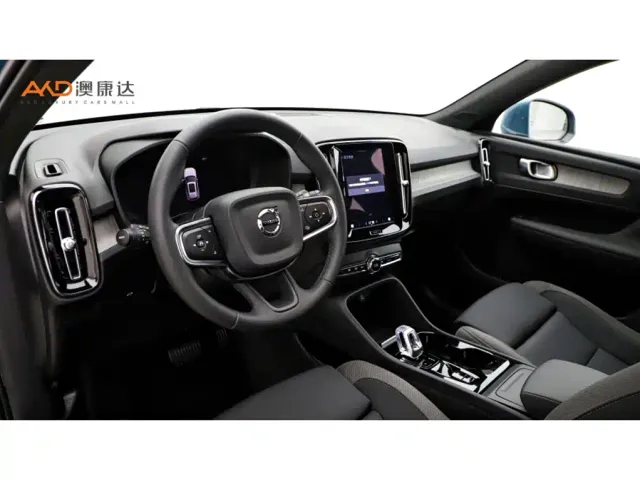Volvo XC40 — Фото автомобиля 6