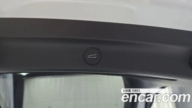 Tesla Model Y — Фото автомобиля 29