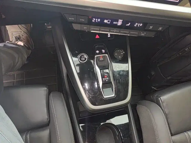 Audi Q4 e-tron — Фото автомобиля 13