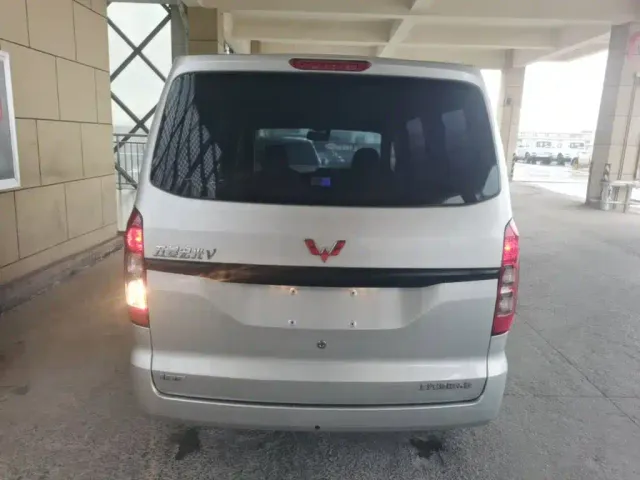 Wuling Hongguang V — Фото автомобиля 5