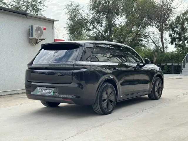 Li Auto L8 — Фото автомобиля 17