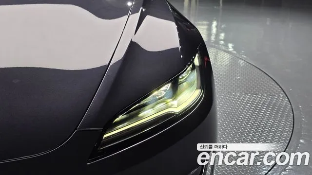Tesla Model 3 — Фото автомобиля 6