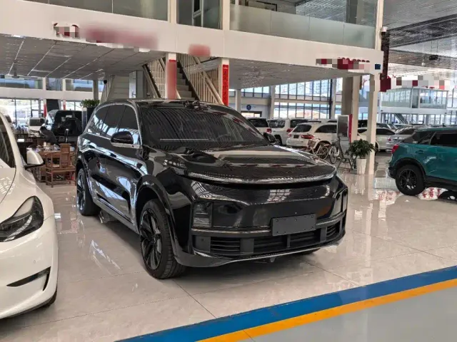 Li Auto L9 — Фото автомобиля 3