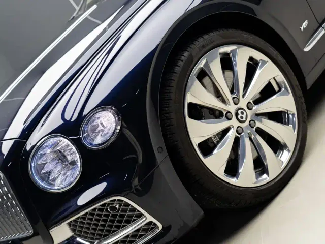 Bentley Flying Spur — Фото автомобиля 3