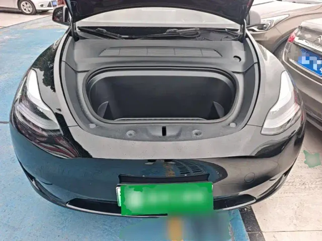 Tesla Model Y — Фото автомобиля 19