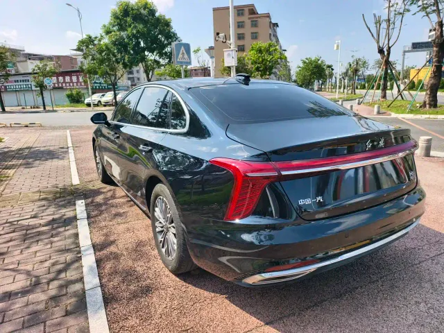 Hongqi Hongqi H5 2023 1.5T DCT Smart Connect Flag Rhythm — Фото автомобиля 4