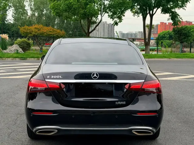 Mercedes-Benz E-Class — Фото автомобиля 9