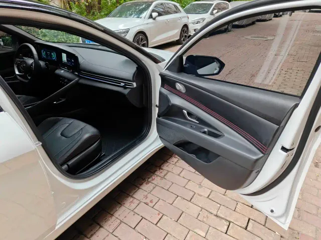 Hyundai Elantra — Фото автомобиля 17